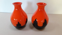 2 db piros fekete mintás üveg váza együtt vagy külön-külön eladó