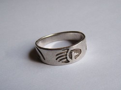 Kézműves indián medvetalp mintás ezüst karikagyűrű - uniszex