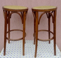 Nádszövött ülőfelületű gőzölt bükk, Thonet jellegű bárszék páros.