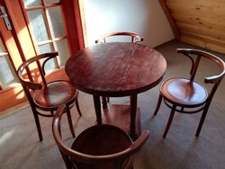 Thonet asztal négy székkel