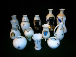 Több db kisebb méretű porcelán váza darabra: Hollóházi, Keleti, Német