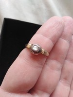 Antik arany gyűrű gyémánttal