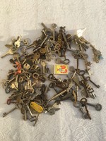 1 doboz régi vas fém kulcs - vintage dekoráció 