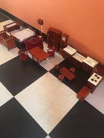 Antik fa játék baba bútor - szoba berendezés - szék asztal ágy - zománc fürdőkád mosdó hokedli óra