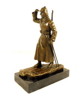 II. Vh Soviet mountain hunter soldier ... Marked larger bronze statue!