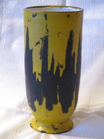 Különlegesen szép Gorka Lívia  kerámia vázája 21 cm magas alján jelzett.