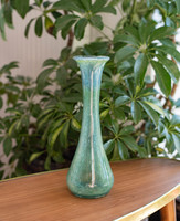 Retro karcagi (berekfürdői) irizáló fátyolüveg váza - ritka színátmenetes zöld repesztett üveg
