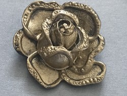 Aranyozott rózsa bross, egyedi kézműves darab