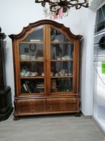 Large antique bookcase with 2 doors