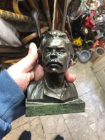 Makszim Gorkij bronzírozott fém büsztje, 14 cm-es magasságú.