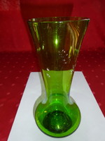 Zöld üvegváza, magassága 21 cm, felső átmérője 7,5 cm.