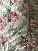 Steppelt rózsás ágytakaró párnahuzattal