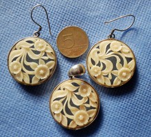 Silver jewelry set with silver framed floral bone carving