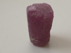Természetes, nyers Rubin ásvány. Gyűjteményi darabnak vagy ékszeralapanyagnak. 2,6 gramm.