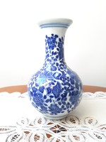 Gyönyőrű gazdagon díszített kék fehér virágos kínai porcelán váza