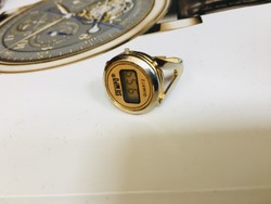 Gyűrű beépített órával