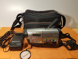 ​Padlásról Panasonic RX27 VHS-C MOVIE CAMERA fellelt állapotban! Tartozékaival és a táskával együtt!