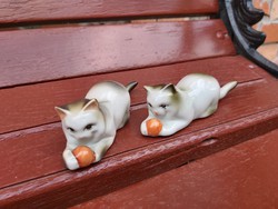 Zsolnay porcelán labdázó cica,cicák macska , nipp, figura, nosztalgia darab.