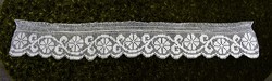 Horgolt csipke polc dísz , drapéria függöny csipke 155 x 24 cm