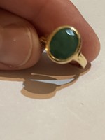 14 kr aranygyűrű nagyméretű eredeti smaragd kővel diszitve eladó!Ara:46.000.-