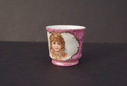 Antik porcelán csésze gyermek portréval díszített rózsaszín viktoriánus kis csésze