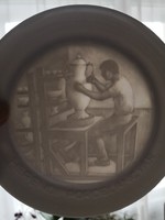 Ritka Herendi litofán tányér - "Porcelán festése" három dimenenziós képpel