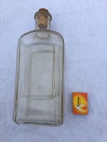 1,5 literes üveg, palack dugóval, vastagfalú nehéz régi üveg, pálinka tartó , egyenes kocka