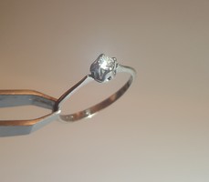 Fehér arany gyémánt köves gyűrű.