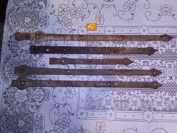 Öt darab antik kovácsoltvas kapupánt - együtt