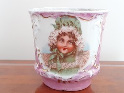 Antik porcelán kávés csésze régi babaképes rózsaszín kis bögre