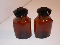 2 db antik barna orvosságos patikaüveg (laborüveg) csiszolt dugóval olcsón eladó