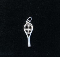 Ezüst teniszütő alakú medál