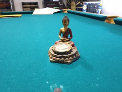 Buddha-t ábrázoló mécsestartó 