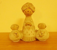 Anya gyermekeivel kerámia figura Szilágyi Mária
