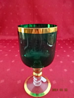Talpas boros pohár, zöld színű üveggel, arany szegéllyel. Magassága 13,5 cm.