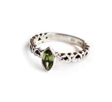 Zöld csiszolt peridotköves ezüst gyűrű