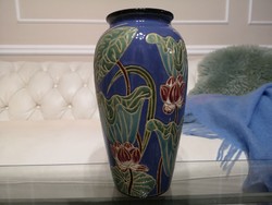 Szecessziós majolika, kerámia váza liliommal 31 cm