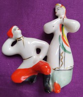 Porcelán szobor - trepakot járó orosz ifjú - 6,5 cm.