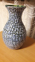 Repesztett mázas-festett kerámia váza