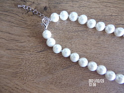 Silky pearl necklace