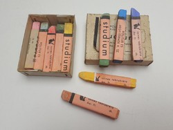Retro Studium iskolai színes kréta régi táblakréta dobozában