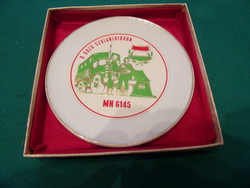 A HAZA SZOLGÁLATÁBAN MN 6145 Hollóházi porcelán emlék plaket dobozában