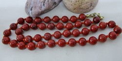 Szép régi vörös jáspis nyaklánc