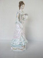 Hollóházi porcelán barokk lány legyezővel