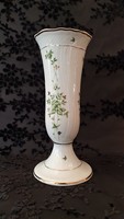 Hollóházi porcelán virágmintás talpas váza