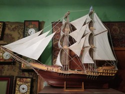 Vitorlás hajó makett. 110 cm hosszú 82 cm magas.