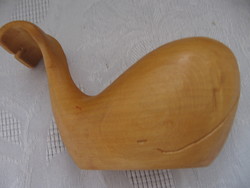 Kézműves fa bálna figura