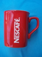 Nescafé bögre  Angol,Piros mázas, belül fehér, , szája szélén kifelé ívelő füles forma