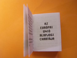 Minikönyv! Méretei: 2,5 cm x 3,0 cm 88 oldal      Alapjogaim az Európai Unióban   Az Európai Unió al