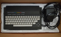 Commodore Plus 4 retro számítógép eredeti dobozában